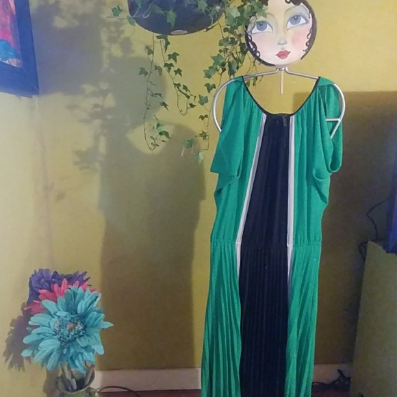 BCBGMAZAZRIA DRESS NWT. SIZE M - Picture 2 of 4